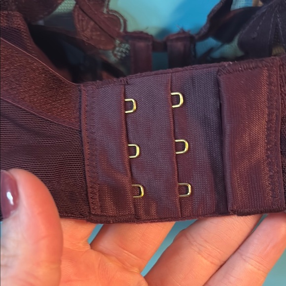 Elegant Lace Burgandy Purple Bra Victoria’s Secret - Picture 4 of 5